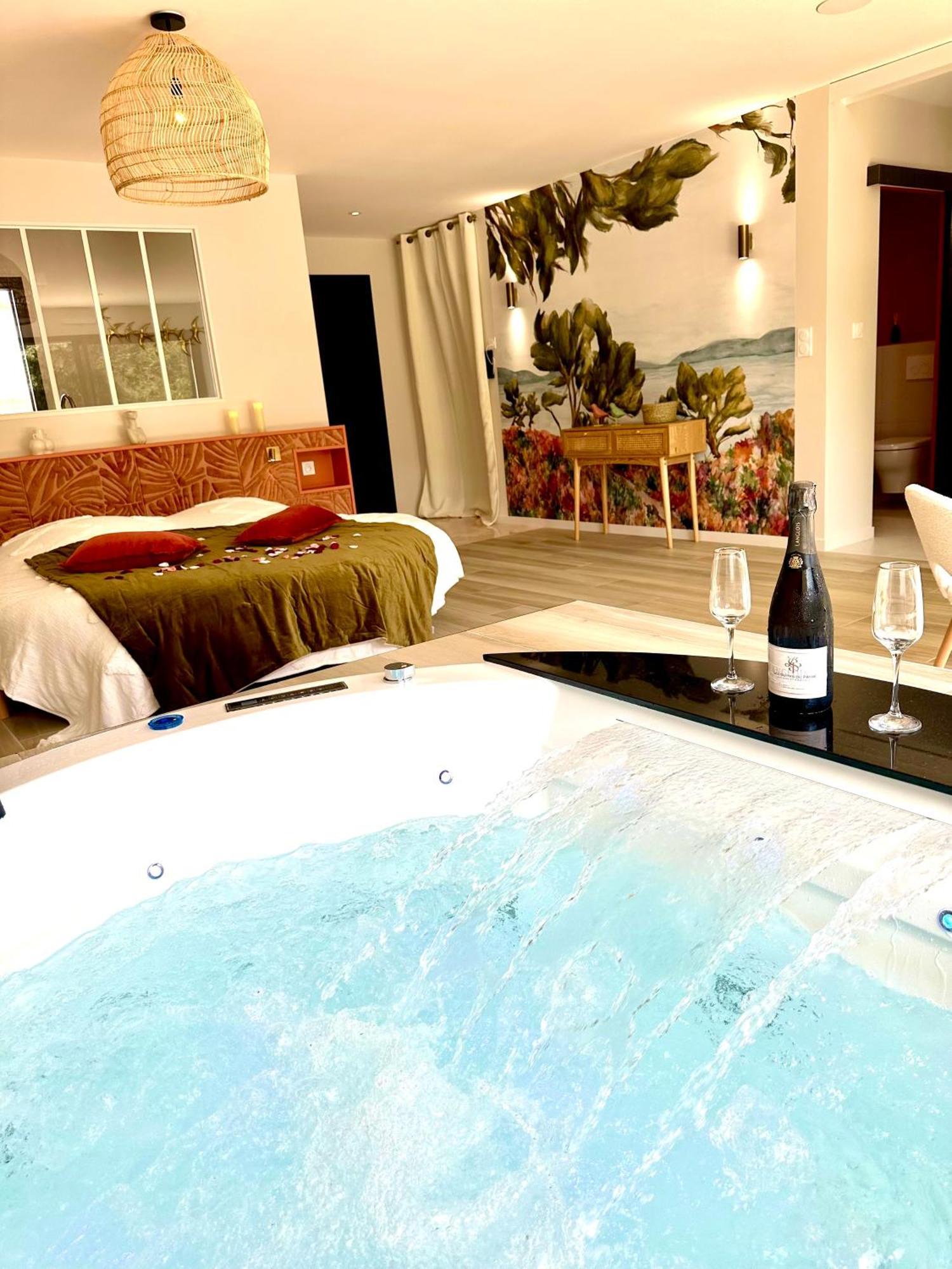 Les Suites Du Payre - Suite Romance Saint-Hilaire-de-Talmont ภายนอก รูปภาพ