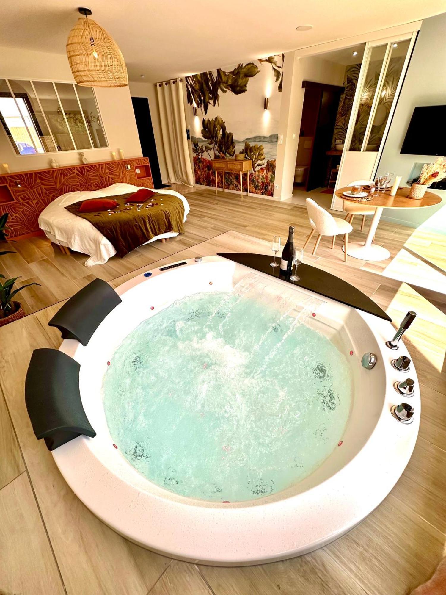 Les Suites Du Payre - Suite Romance Saint-Hilaire-de-Talmont ภายนอก รูปภาพ