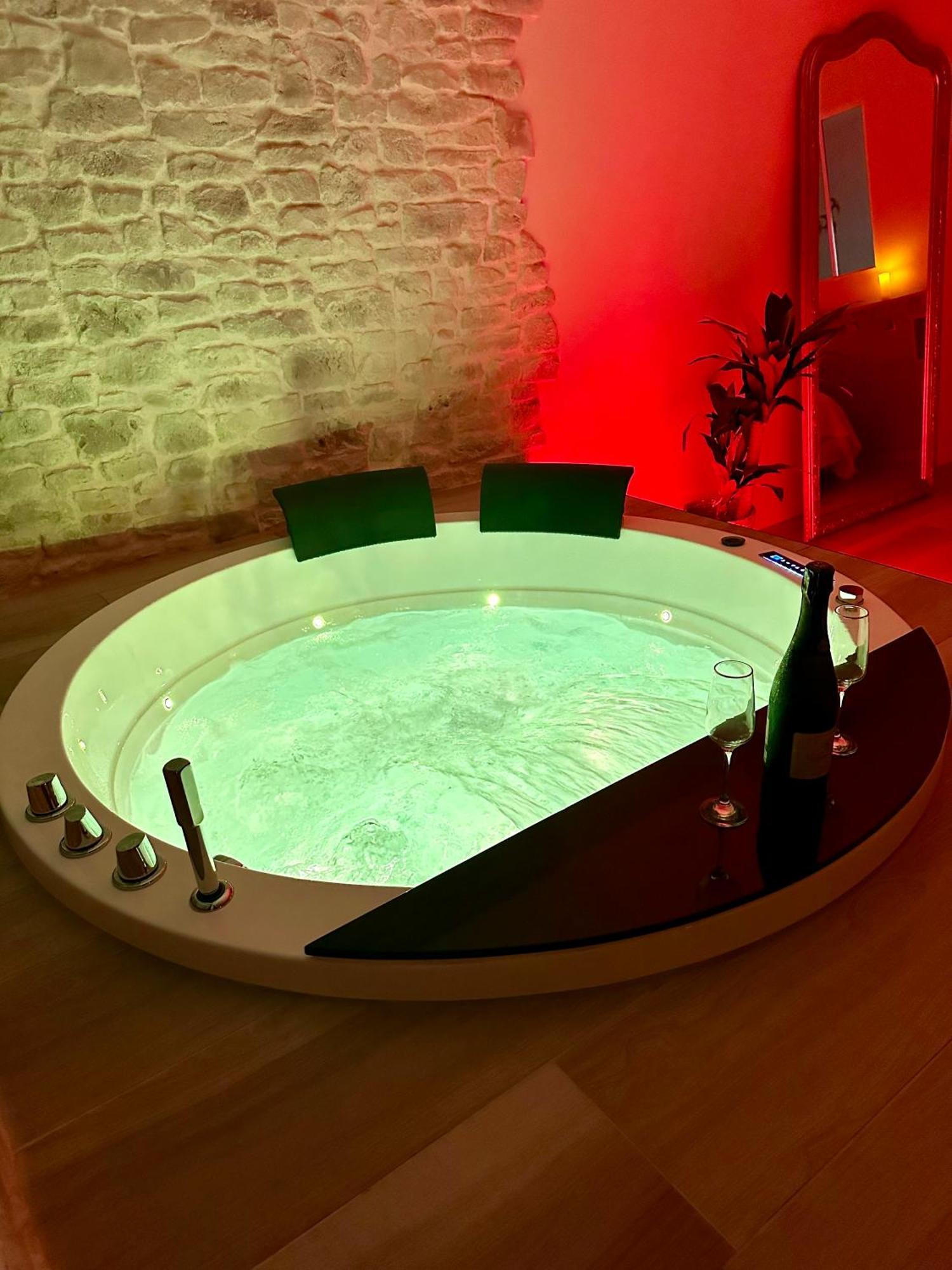 Les Suites Du Payre - Suite Romance Saint-Hilaire-de-Talmont ภายนอก รูปภาพ