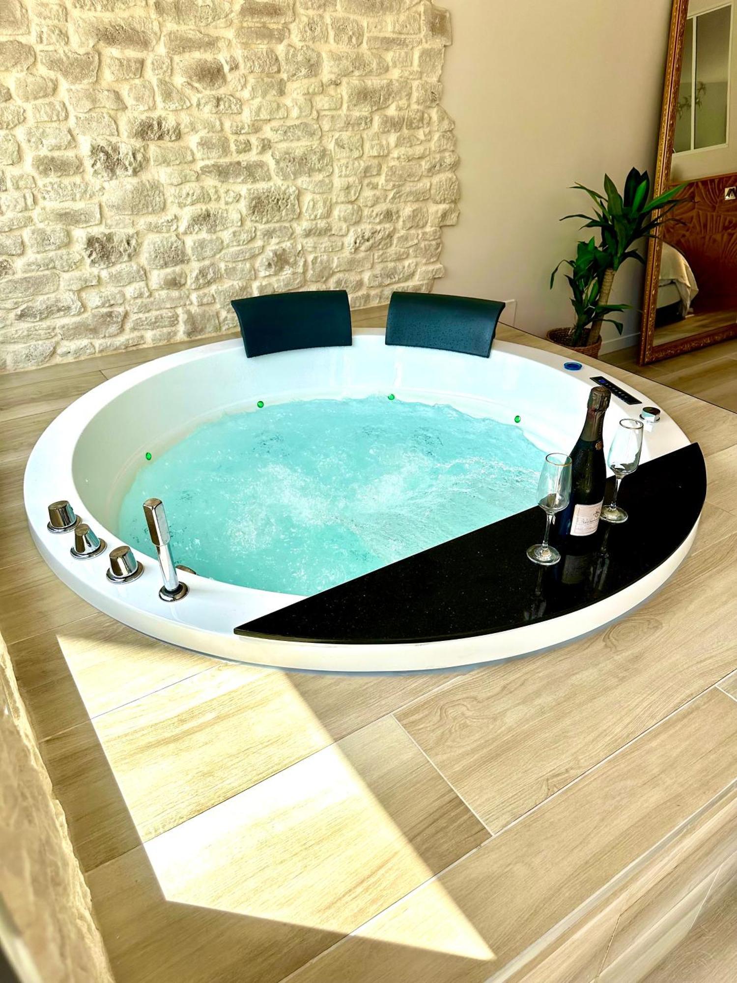 Les Suites Du Payre - Suite Romance Saint-Hilaire-de-Talmont ภายนอก รูปภาพ