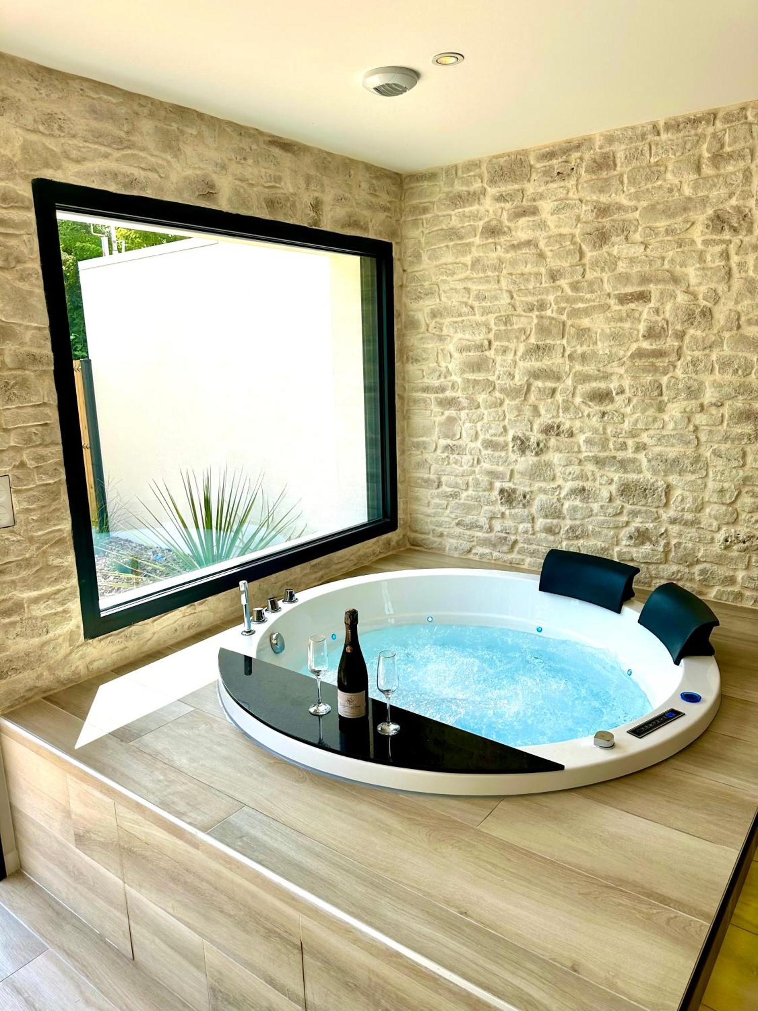 Les Suites Du Payre - Suite Romance Saint-Hilaire-de-Talmont ภายนอก รูปภาพ
