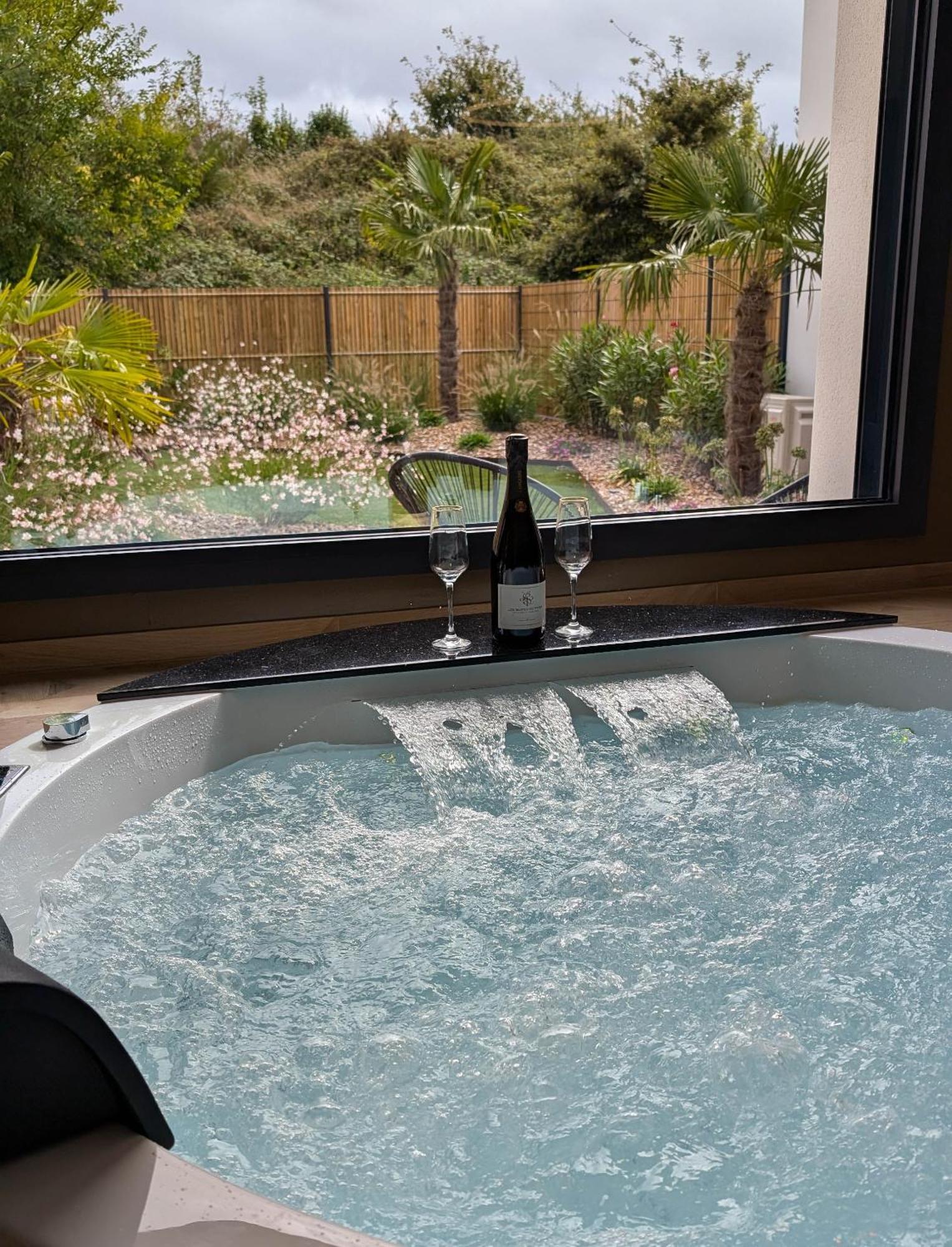 Les Suites Du Payre - Suite Romance Saint-Hilaire-de-Talmont ภายนอก รูปภาพ