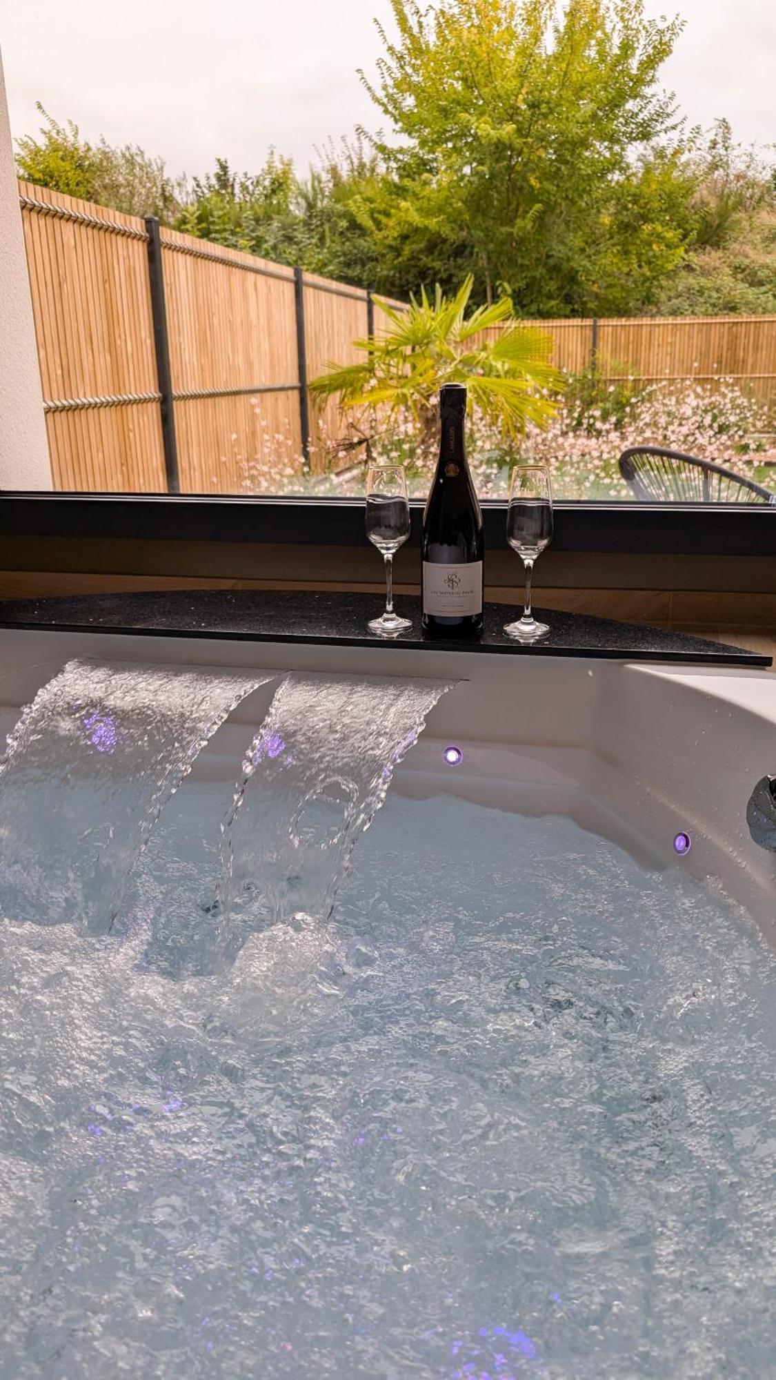 Les Suites Du Payre - Suite Romance Saint-Hilaire-de-Talmont ภายนอก รูปภาพ