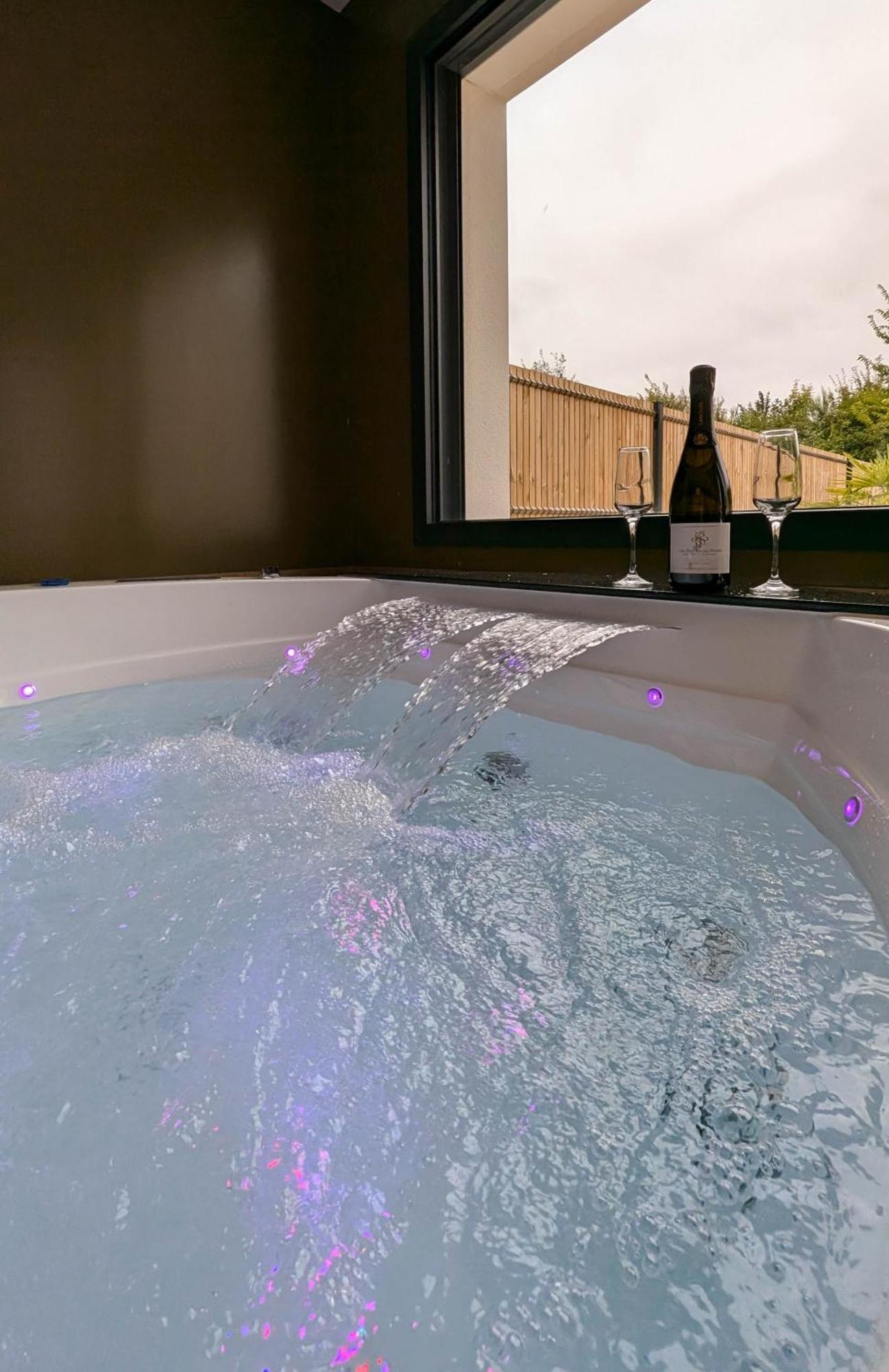 Les Suites Du Payre - Suite Romance Saint-Hilaire-de-Talmont ภายนอก รูปภาพ