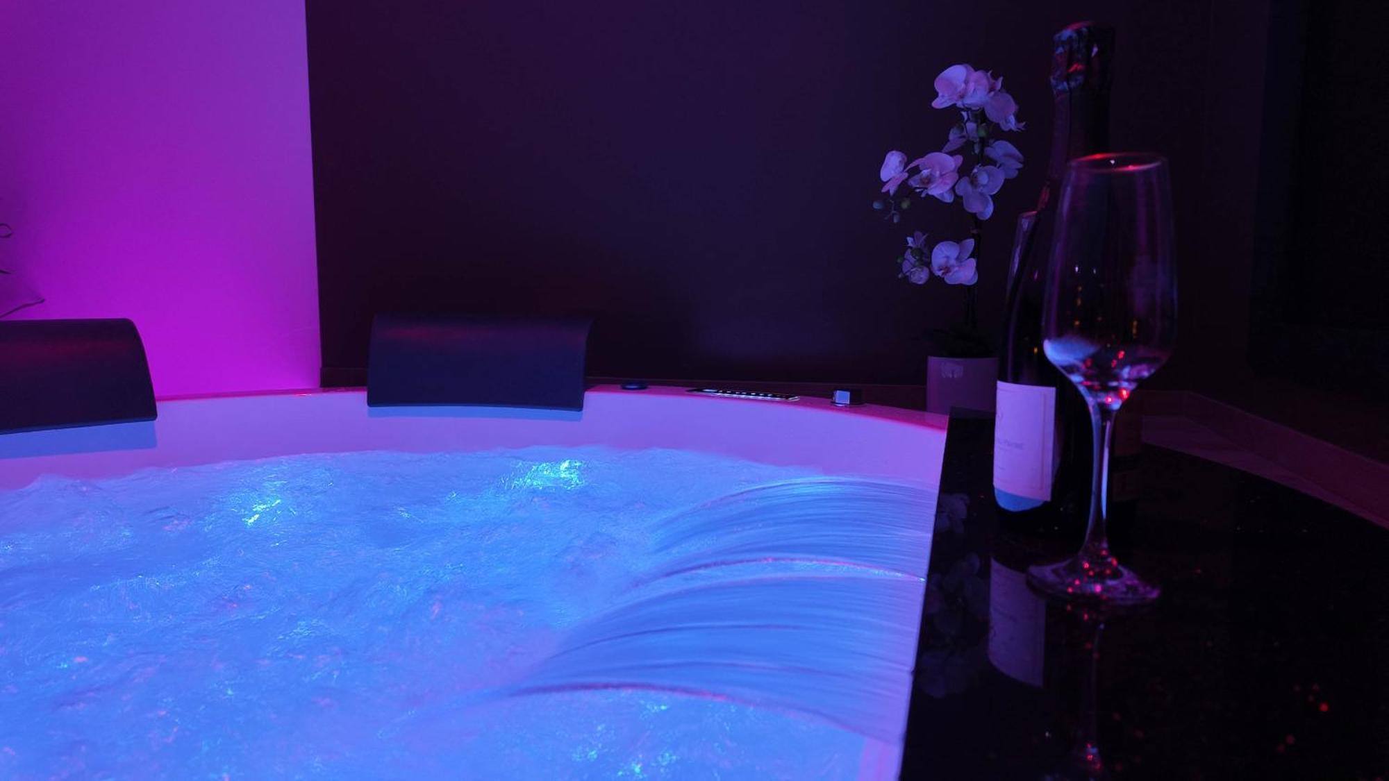 Les Suites Du Payre - Suite Romance Saint-Hilaire-de-Talmont ภายนอก รูปภาพ
